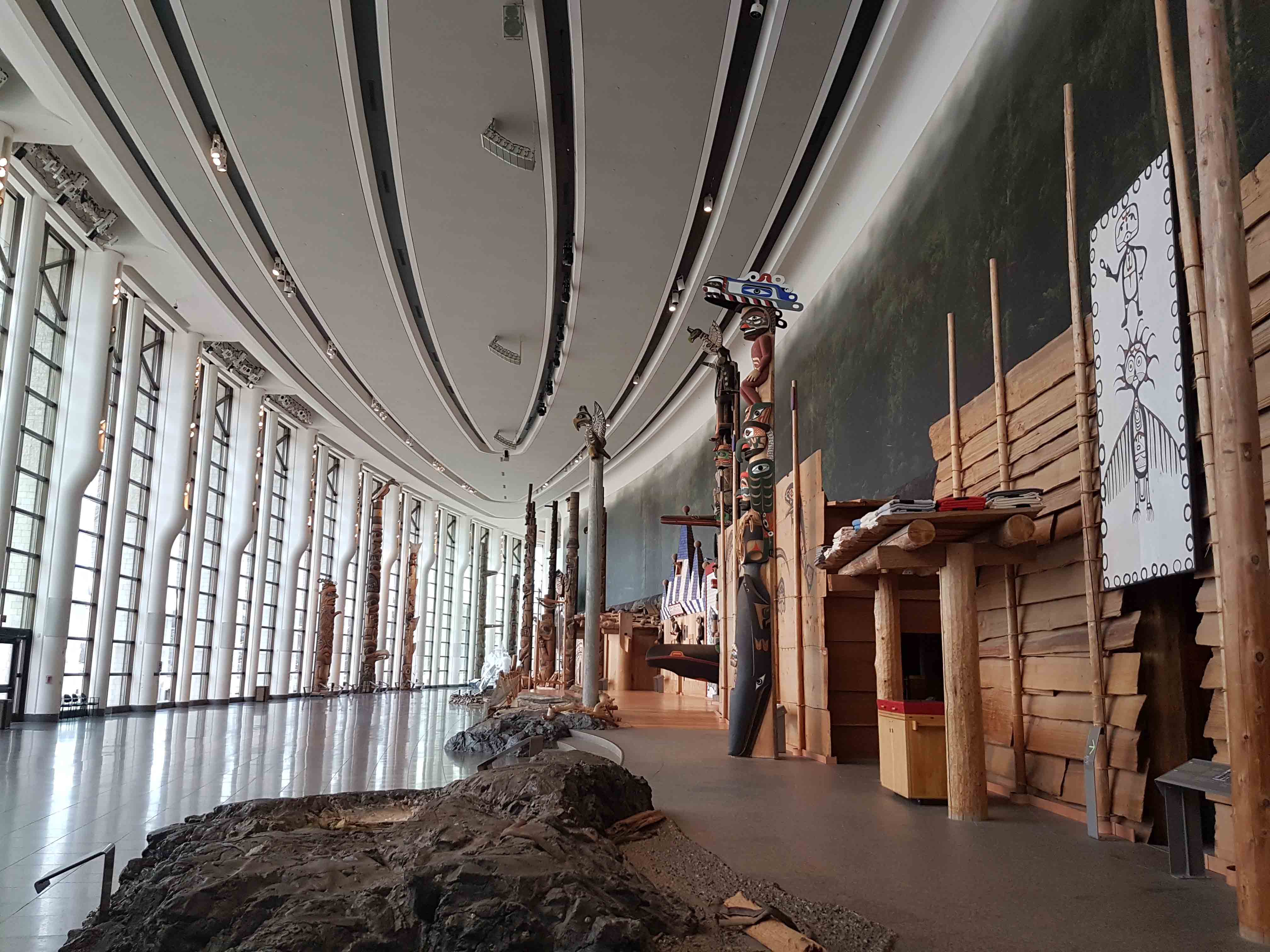 Totem géant au musée du canadien de l'histoire